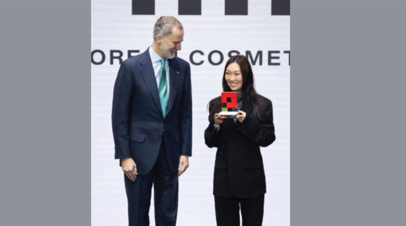 Lilin Yang, fundadora y CEO de MiiN Cosmetics, recibe el a la Mejor Pyme del Año