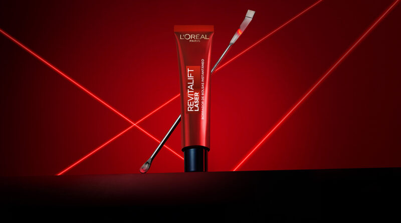 El último fenómeno viral llega de la mano de L’Oréal Paris, que ha lanzado su nuevo Revitalift Laser Borrador de Bolsas Instantáneo