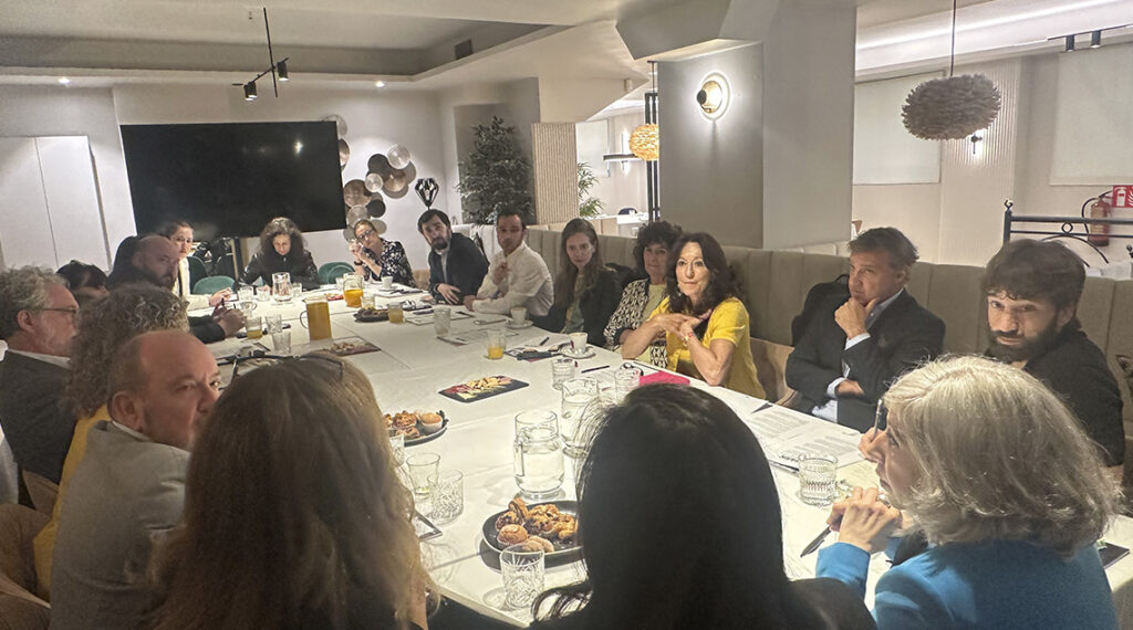 La mesa uno durante el coloquio del 21 de mayo organizado por IPMARK