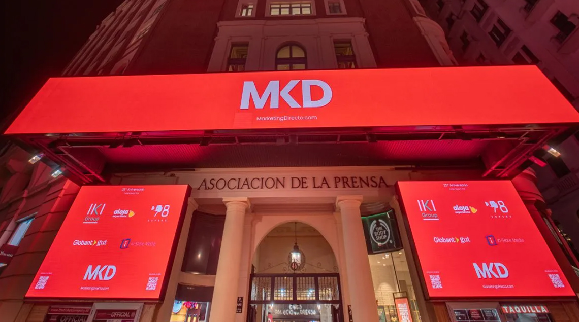 El nuevo rebranding de MarketingDirecto.com se pudo apreciar en las pantallas de exterior del Palacio de la Prensa de Madrid