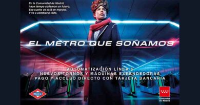 La pieza audiovisual está protagonizada por cuatro soñadores retrofuturistas que recorren pasillos, andenes, tornos, ascensores y pantallas digitales imaginando una nueva forma de viajar