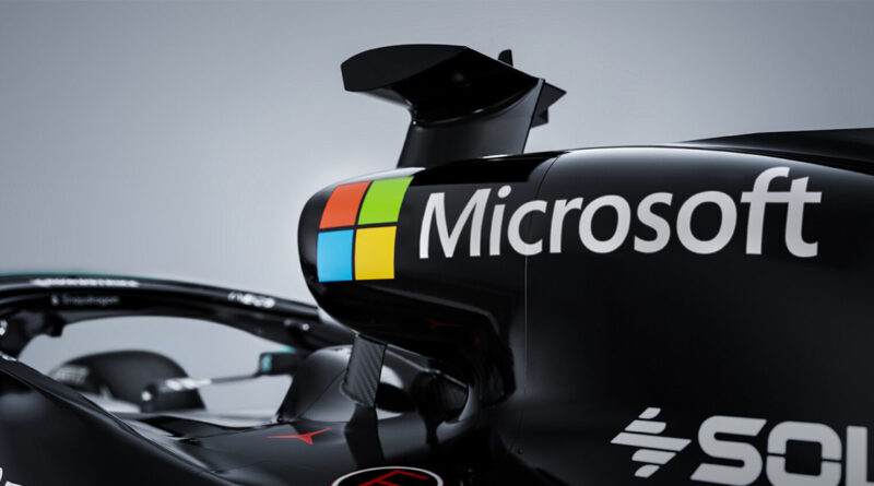El logo de Microsoft en un coche de la escudería de Fórmula 1 Mercedes-AMG Petronas