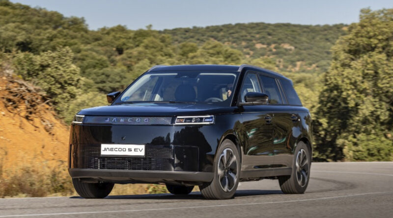 El Omoda 5 gasolina se mantiene como el C-SUV gasolina más vendido de España