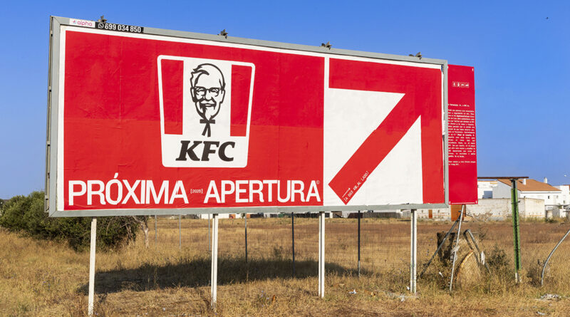 KFC invita a los vecinos de Utrera (Sevilla) a su nuevo local en Torrevieja (Alicante)
