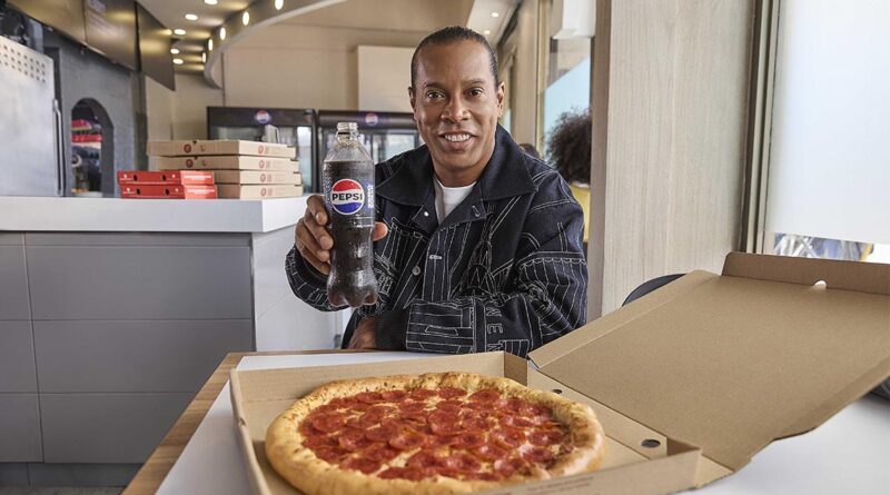 Ronaldinho, protagonista de la nueva campaña mundial de Pizza Hub y Pepsi Zero