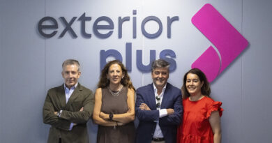 De izq a dcha, Javier Ruiz Tapiador, director de Delegaciones y Gran Formato, María Jesús Perez, Adjunta a la dirección comercial, Sergio Urraca, nuevo director comercial y Piedad Siegfried, directora general de Exterior Plus