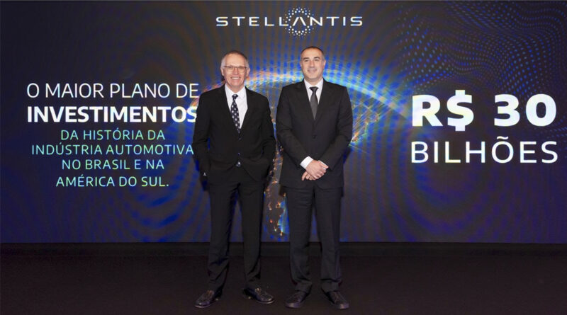 A la izq, CEO de Stellantis, Carlos Tavares