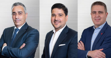 De izq a dcha, Paulo Carelli, nuevo director de las marcas Jeep y Alfa Romeo para España y Portugal, Ángel Luis Sánchez, nuevo director de las marcas Fiat / Abarth y Lancia para España y Portugal y Nuno Countinho, nuevo director de las marcas Citroën y DS para España y Portugal