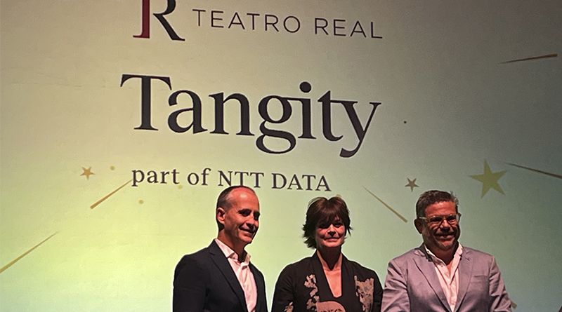Teatro Real con Tangity part of NTT DATA recogen el premio a Mejor Proyecto de Innovación en IA en los Premios DEC 2025
