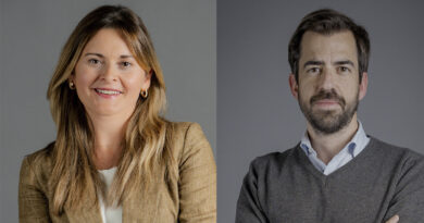 De izq a dcha, Ana Alcober y Javier del Valle, quiénes formarán parte del área de 'customer & marketing strategy' de la consultora
