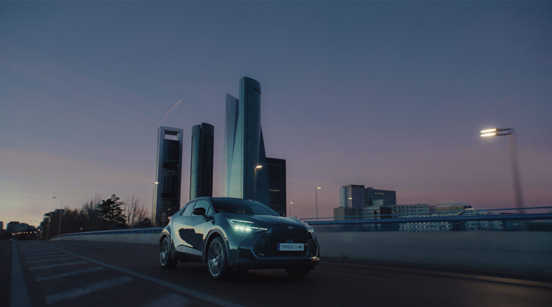 La campaña construye un relato sensorial que apela a la intuición, la emoción y la belleza