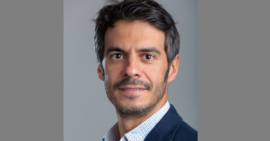 Con más de 20 años de experiencia en el sector digital, Velasco ha liderado equipos de marketing y desarrollado la comercialización de soluciones tecnológicas
