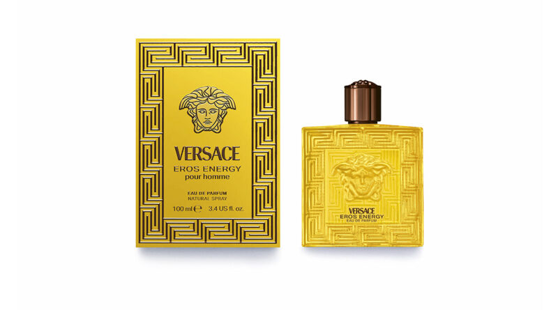 El perfume despliega una salida vibrante y luminosa con una explosión de bergamota, naranja sanguina, lima, mandarina verde, pomelo y limón