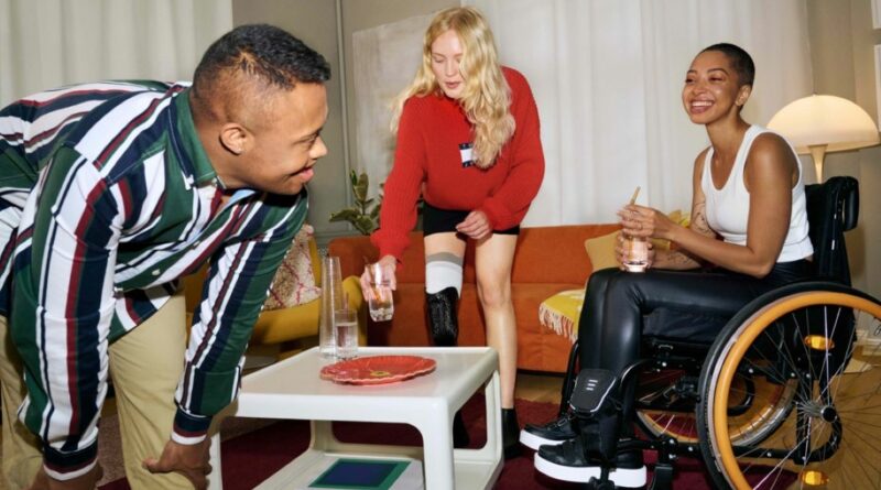 Zalando lanza la primera colección de Moda Adaptativa para personas con discapacidad