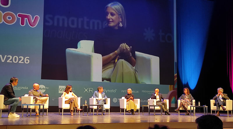 (De izq. a der.) Luis Larrodera, José Antón (Atresmedia Audiovisual), Sandra Sotelo (PHD Media), Sergio Calderón (TVE), Raquel Fuertes (CARTV), Jaime Guerra (Mediaset), Ana de Sola (BSH electrodomésticos España) y Pepe Quílez (Henneo Audiovisual).
