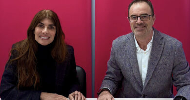 De izq a dcha, Beatriz Navarro, presidenta de AMKT y Luis Gandiaga, presidente del Foro MICE