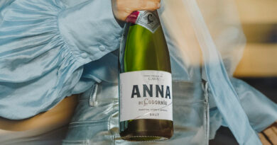 Anna de Codorniú celebra sus 40 años con nueva imagen