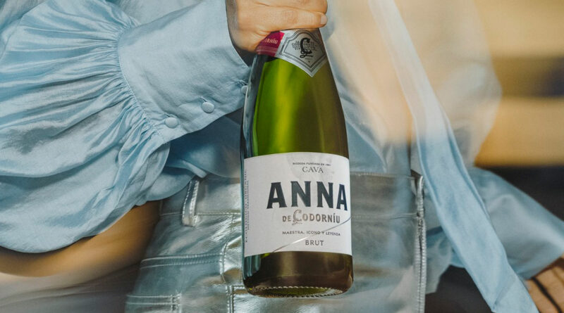 Anna de Codorniú celebra sus 40 años con nueva imagen