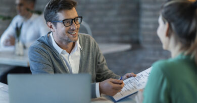 El informe  ‘Banca 2026’, elaborado por Onclusive, compañía especializada en inteligencia de medios, refleja que los clientes priorizan tratar con asesores humanos antes que con la IA