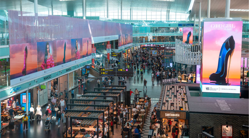 Campaña 'Good Girl: It's so good to be bad' de Carolina Herrera en el aeropuerto Josep Tarradellas Barcelona-El Prat