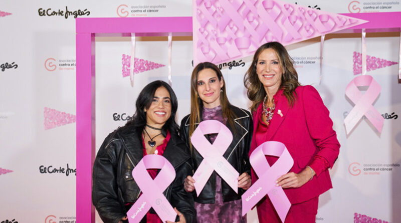 El Corte Inglés ilumina sus fachadas de rosa en la lucha contra el cáncer de mama