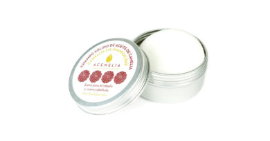 Este champú combina una cuidada selección de aceites naturales y esenciales con el exclusivo aceite de Camelia