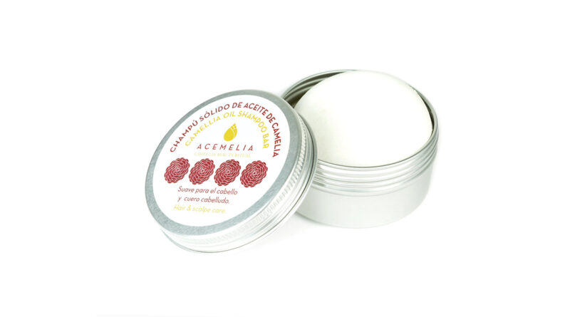 Este champú combina una cuidada selección de aceites naturales y esenciales con el exclusivo aceite de Camelia