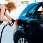 La Comisión Europea propone retirar la prohibición de los coches de combustión La Comisión Europea propone retirar la prohibición de los coches de combustión