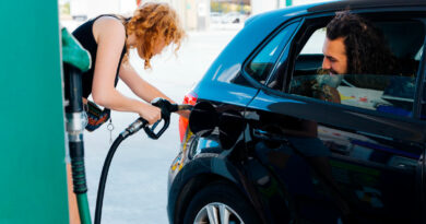 La Comisión Europea propone retirar la prohibición de los coches de combustión