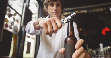 la cerveza continúa siendo la predominante en la mayoría de los grupos de edad, mientras que el vino mantiene un mayor peso relativo entre las personas de 65 años o más