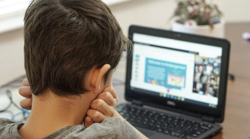 Tres de cada 10 niños consumen contenidos para adultos en España