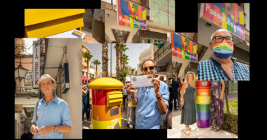 Correos instala un buzón permanente en Pasaje Begoña con la bandera arcoiris