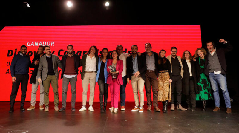 Los equipos de Promotur, Mediabrands Content Studio, Initiative y Atlantia, recogiendo el Gran Premio de Branded Content 2022 de BCMA España.