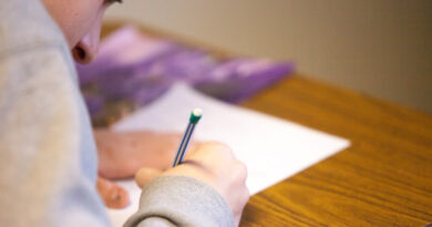 Escribir a mano frente a escribir tecleando supone notables beneficios en la mejora de la memoria