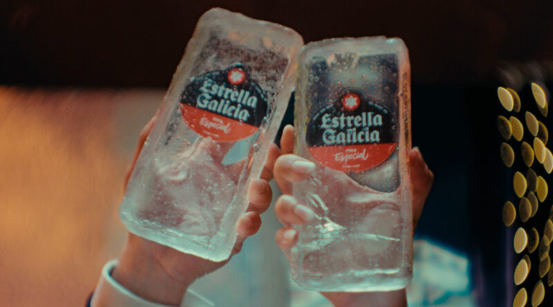 Estrella Galicia hace brindar con hielo en las Campanadas de 2026