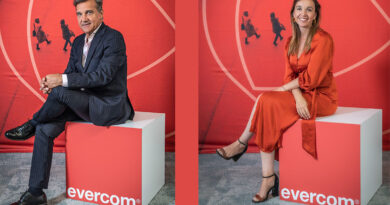 A la izqda, Alberto Santos, CEO de Evercom y a la dcha, Irene de la Casa, directora general de eventos de la agencia