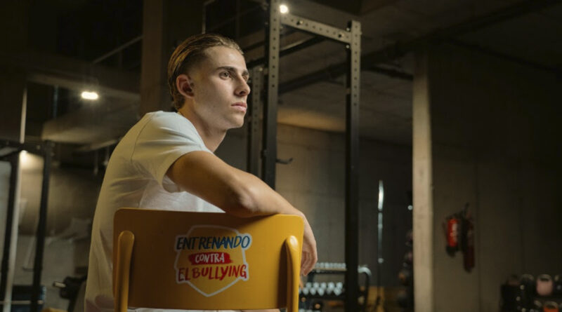 El futbolista Fermín López inaugura la campaña ‘Entrenando contra el bullying’ El futbolista Fermín López inaugura la campaña ‘Entrenando contra el bullying’