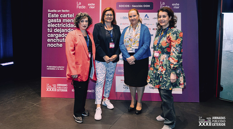 Elia Méndez (La FEDE), Maite Rodríguez (La FEDE), Cristina Ayala, alcaldesa de Burgos, y Piedad Siegdried (La FEDE)