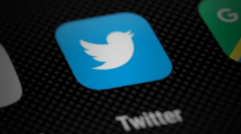 La fuga de anunciantes deja a Twitter con un 46% menos de ingresos