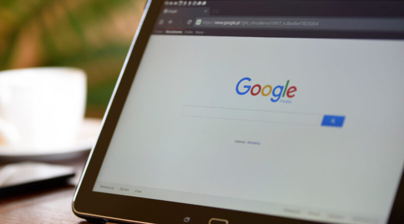 Google retira en 2023 el doble de cuentas de anunciantes por estafa
