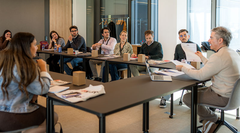 Asistentes en la Mesa 1, moderada por Vicente García, head of sales international de Fluzo