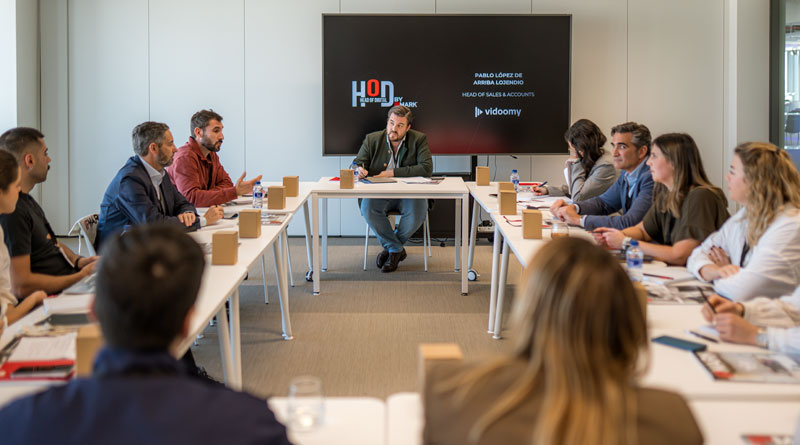 Asistentes en la Mesa 2, moderada por Pablo López de Arriba, head of sales & accounts de Vidoomy