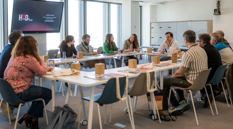 Asistentes en la Mesa 4, moderada por Miguel Ochoa, senior director and business development de The Trade Desk