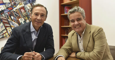 Enrique Arribas, presidente de AMKT y Fernando Polo, presidente de Foro IA, firman su alianza para aportar conocimiento a los profesionales del marketing