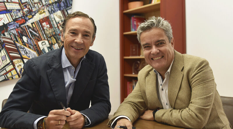 Enrique Arribas, presidente de AMKT y Fernando Polo, presidente de Foro IA, firman su alianza para aportar conocimiento a los profesionales del marketing