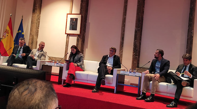 (De izq. a der,) Eduard Nafría, director de insights y desarrollo de negocio de Fifty5Blue; David Sánchez, director de media division de GfK; Siana Kalinova, jefa de área de audiovisual de CNMC; Jaime Agulló, responsable de medición de Asociación Española de Anunciantes (AEA); Miguel Ángel Miguélez, data technology analyst lead de WPP Media; y Mario Rodríguez, presidente de Mediaset España.