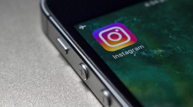 Irlanda multa a Instagram por dejar públicos perfiles de menores