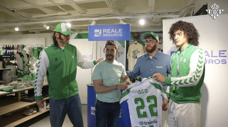 Jugadores del Betis sorprenden a un aficionado en una cámara oculta