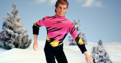 Ken celebra su 65 cumpleaños protagonizando aventuras con marcas