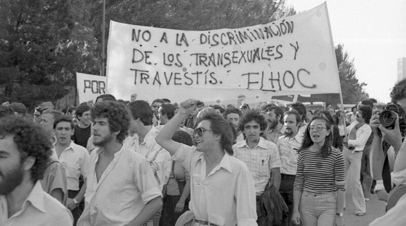 LLYC devuelve a las calles las pancartas originales del Orgullo
